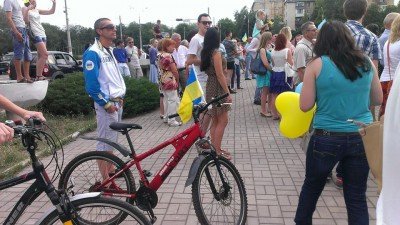 Людей собралось немало - Mariupol-Ploshad-05.jpg (115.35 Кіб) Переглянуто 7761 раз Людей собралось немало
