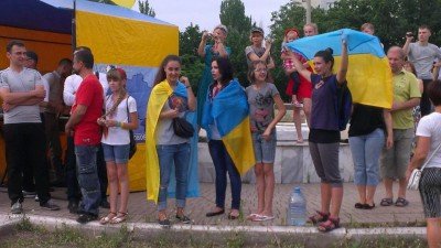 Люди с флагами и во флагах - Mariupol-Ploshad-09.jpg (87.33 Кіб) Переглянуто 7749 разів Люди с флагами и во флагах