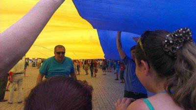 Под этим флагом хотят пройти все - Mariupol-Ploshad-10.jpg (73.54 Кіб) Переглянуто 7749 разів Под этим флагом хотят пройти все
