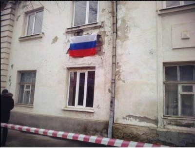 За флагом России спрятана жестокая реальность... Как символично!