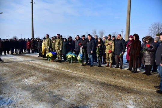 На блокпосту ВСУ под Волновахой под артобстрел попал автобус с пассажирами - Memoryal-Volnovakha (1).jpg