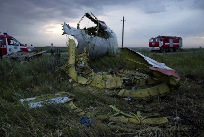 Обломки Боинга-777, упавшего под Грабово - Boeing-777-Grabovo-01.jpg (277.83 Кіб) Переглянуто 7021 раз Обломки Боинга-777, упавшего под Грабово