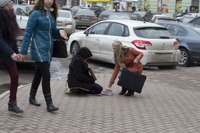 Вроде обычная попрошайка