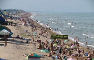 Второй снимок - людей не убавляется